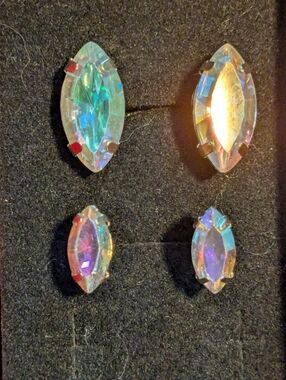 2 Pairs Aurora Borealis Marquise Acrylic Stud Earrings - Iridescent